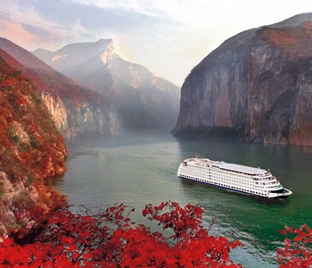 Best View on Yangtze-Autumn Red Leaf along Yangtze River