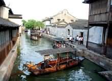 Dinning on Yangtze River Cruise